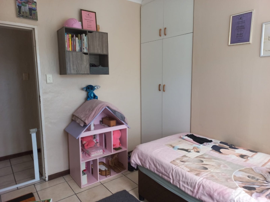 4 Bedroom Property for Sale in Denneoord Western Cape